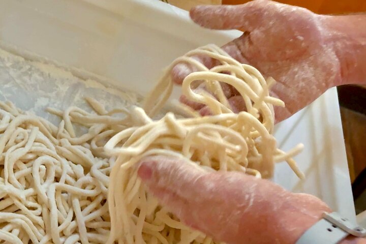 Siena: Pasta and Tiramisu Small Group Cooking Class with Wine