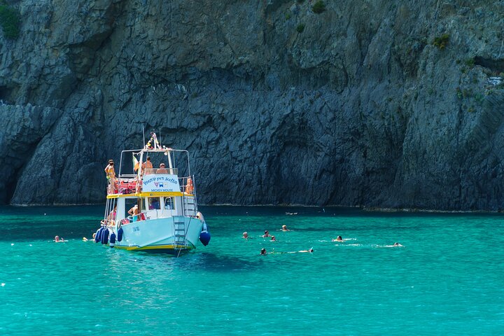 Boat tour island of Ponza