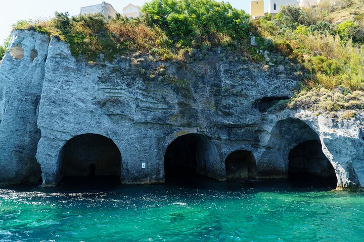 Boat tour island of Ponza