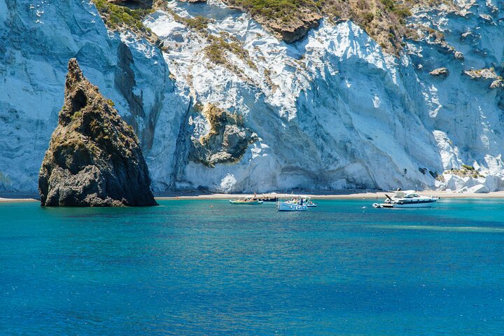 Boat tour island of Ponza