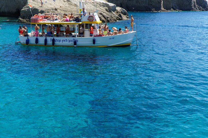 Boat tour island of Ponza
