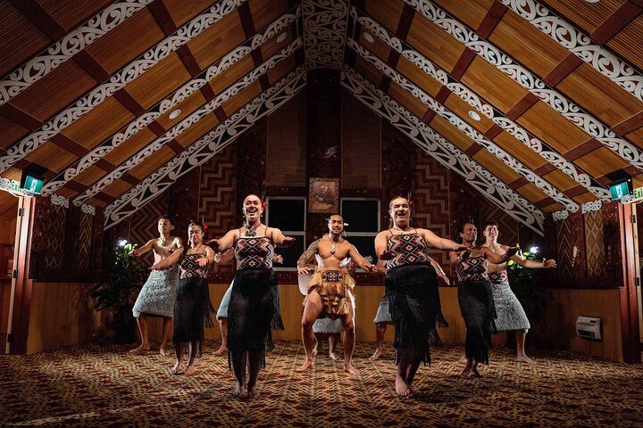 Te Puia: Te Pō Indigenous Evening Experience with Dinner