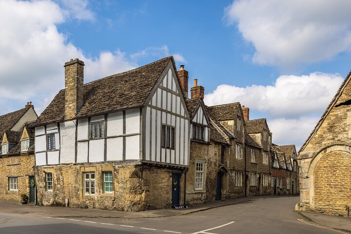 Stonehenge, Windsor Castle and Bath with Pub Lunch in Lacock