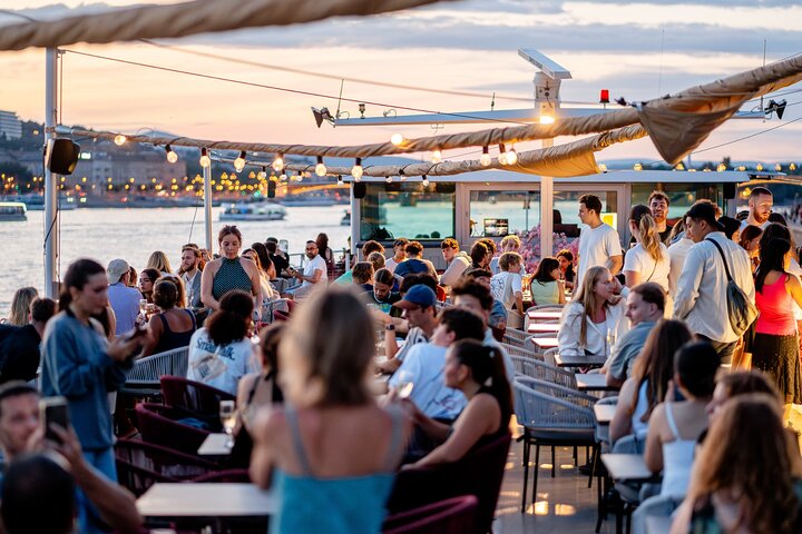 Unlimited Prosseccoo, Beer, Aperol & Limoncello Spritz Cruise