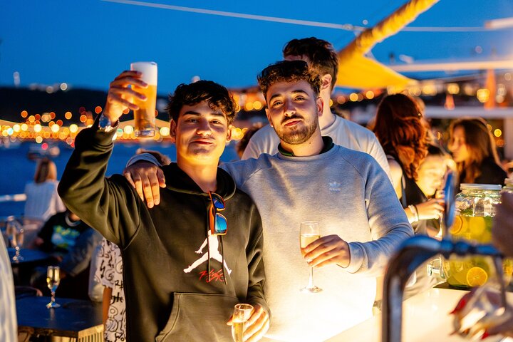 Unlimited Prosseccoo, Beer, Aperol & Limoncello Spritz Cruise