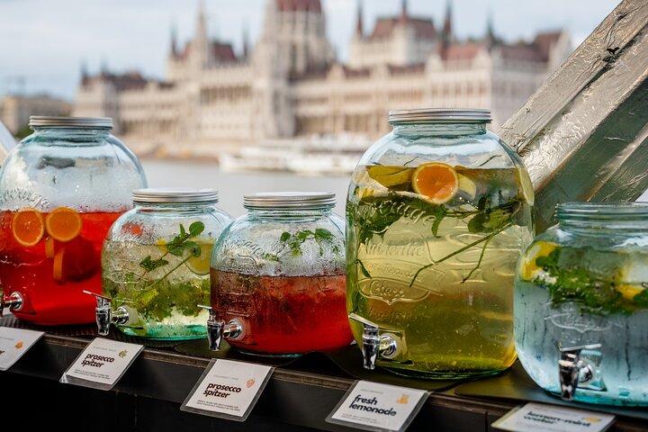 Unlimited Prosseccoo, Beer, Aperol & Limoncello Spritz Cruise