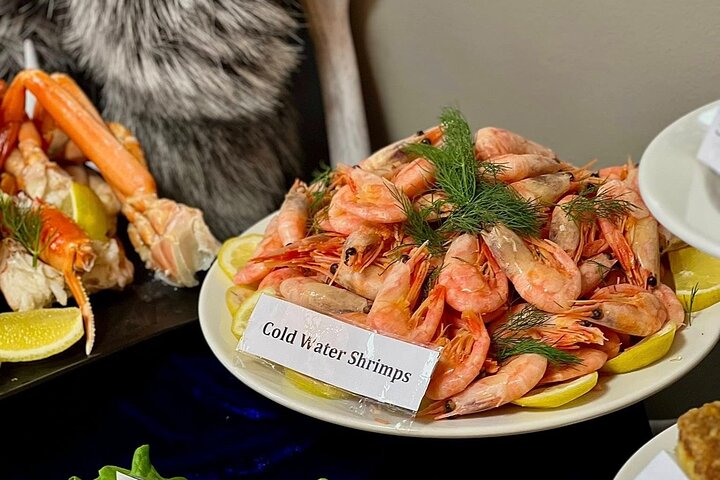 Nuuk City Highlights by Car with Greenlandic Tasting
