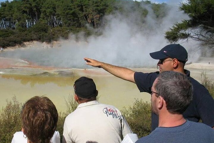 Rotorua based Small Group Morning Tour Waimangu and Wai O Tapu