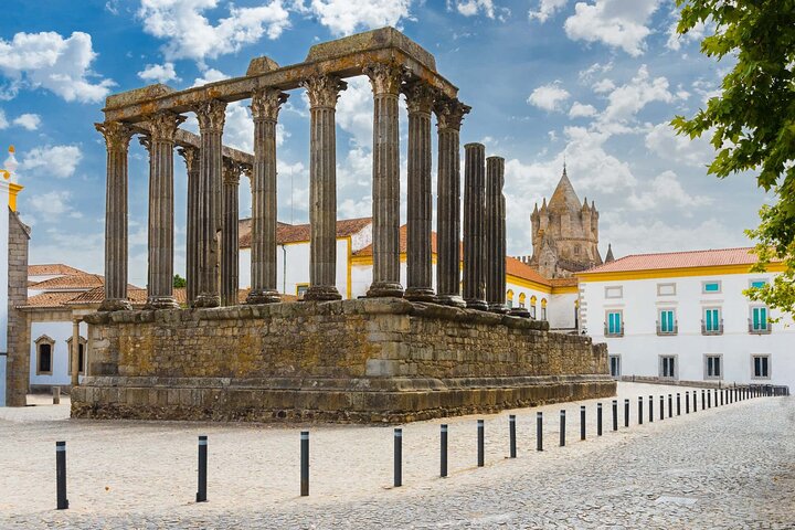 Évora Walking Tour: Small Group Tour with Chapel of Bones Tickets