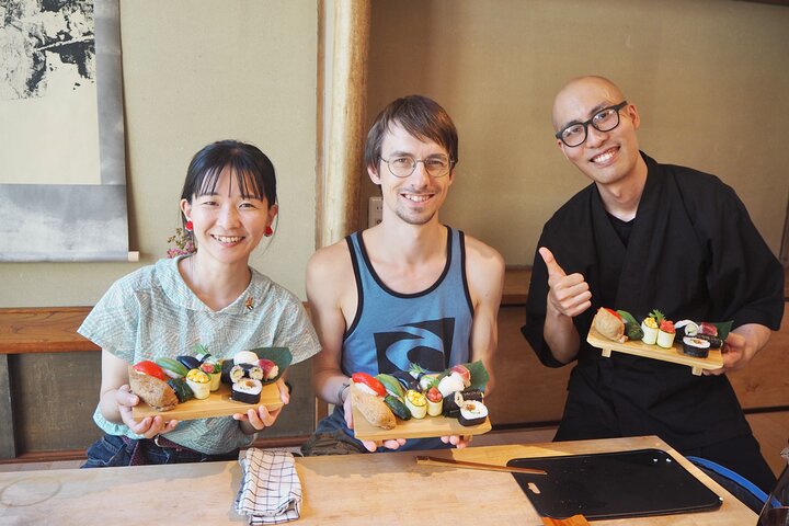 Vegan Sushi Class in Tokyo–6 Kinds, Cultural Story & Full Meal