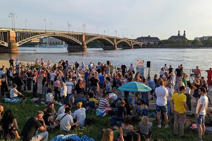 Evening walking tour of Mainz Rhine bank and Old Town