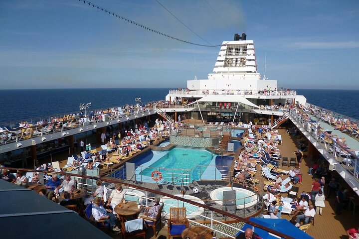 Private Transfer from the cruise port in Amsterdam to Zaandam