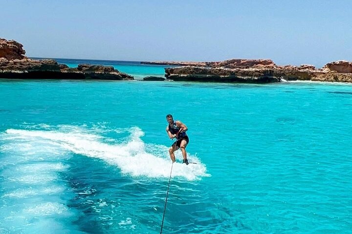 Daymaniyat Islands Snorkeling Tour – Swim with Turtles & Kayaking