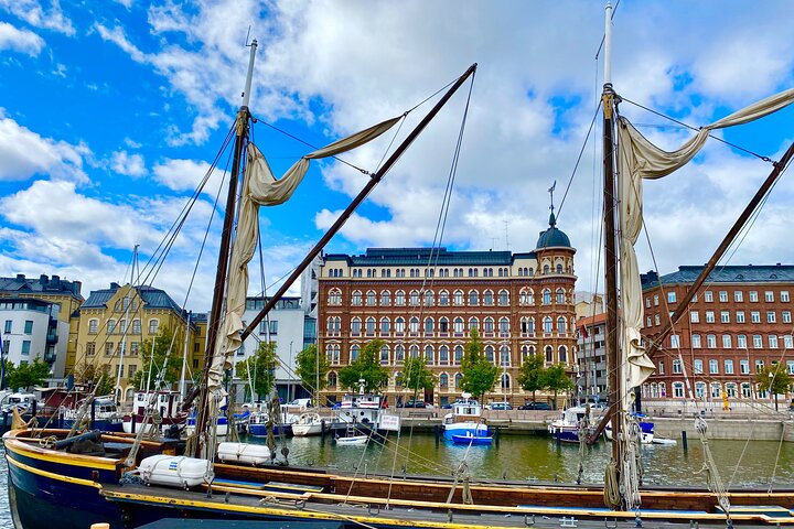 Helsinki and Suomenlinna Day Tour with Ferry Ride