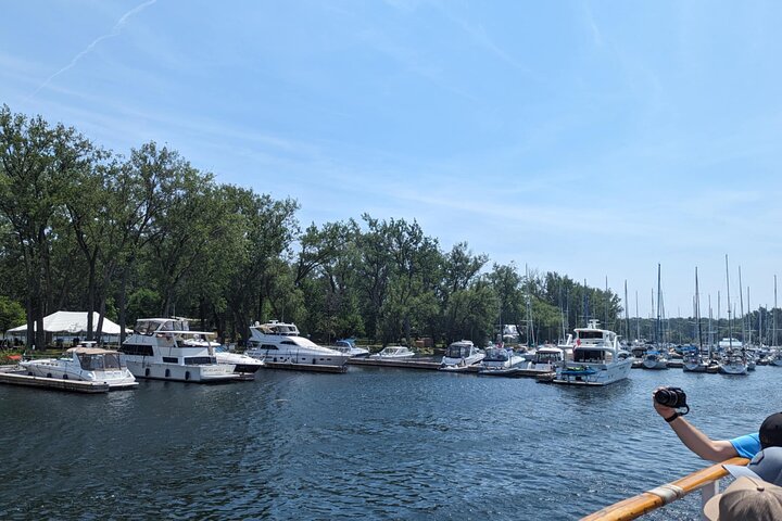 60-Minute Toronto Sightseeing Harbour Tour