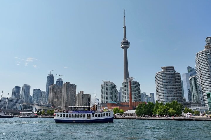 60-Minute Toronto Sightseeing Harbour Tour