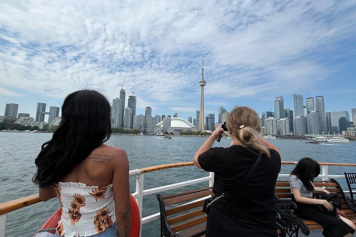 60-Minute Toronto Sightseeing Harbour Tour