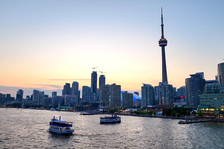 60-Minute Toronto Sightseeing Harbour Tour