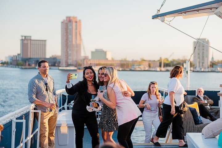 City Cruises Norfolk: Signature Lunch Cruise