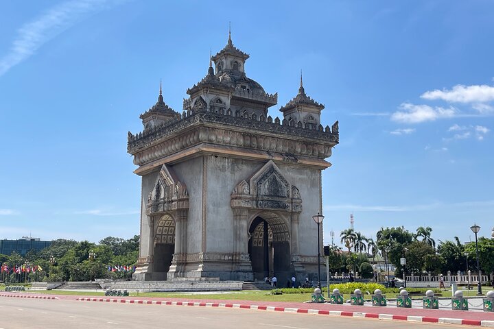 Vientiane Landmarks and Cultural Immersion Tour