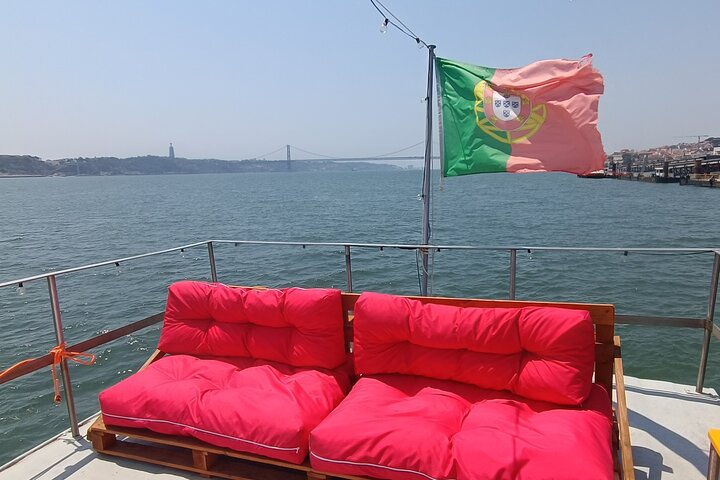 Cascais Coastal Secrets 90 Minute Cruise with Free Wine and Beer