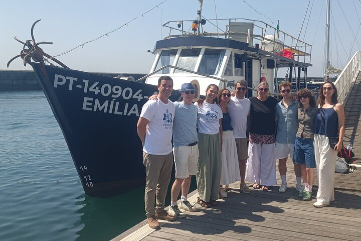 Cascais Coastal Secrets 90 Minute Cruise with Free Wine and Beer