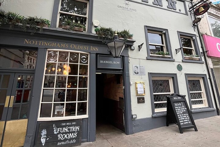 Nottingham Private Historic Pub Tour with Free Drinks
