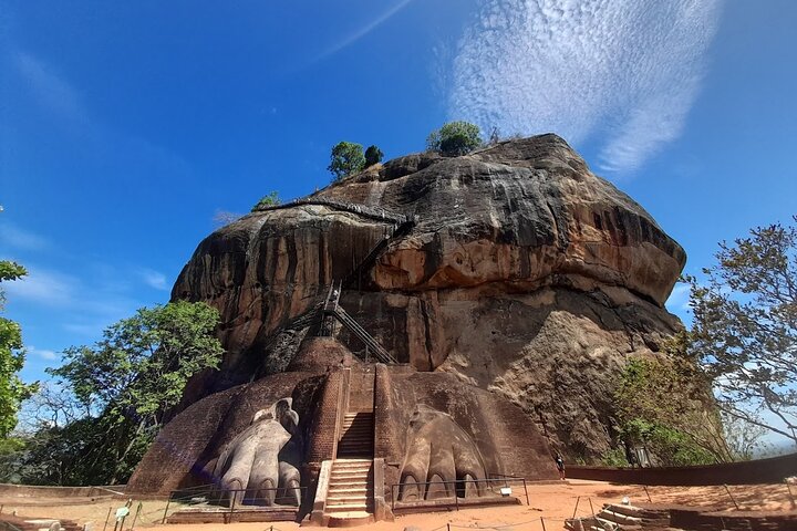 Sigiriya Rock Dambulla Cave Temple and Village Tour from Galle