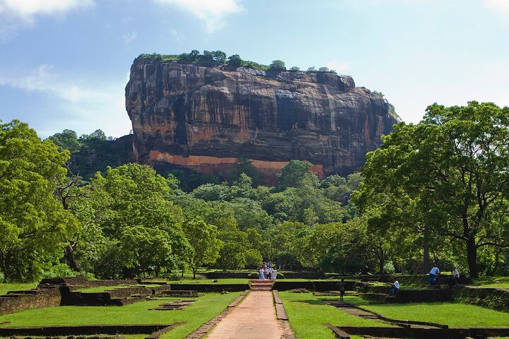 Sigiriya Rock Dambulla Cave Temple and Village Tour from Galle