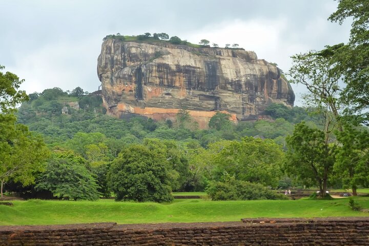 Sigiriya Rock Dambulla Cave Temple and Village Tour from Galle