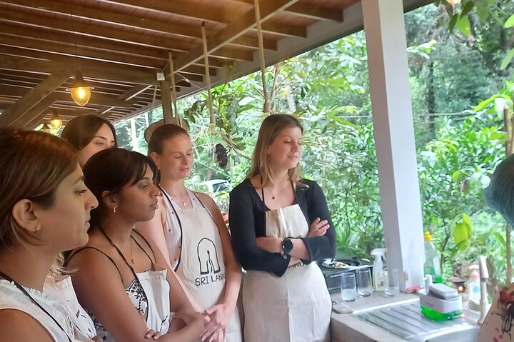 Sri Lankan cooking class with Nilu Kandy( FREE PICKUP & Drop)