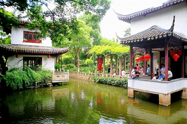 From Shanghai: Zhujiajiao Water Town Private Tour with Boat Ride