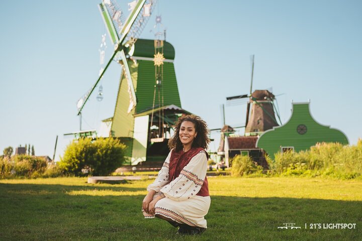 Private Photoshoot in Zaanse Schans with Windmills