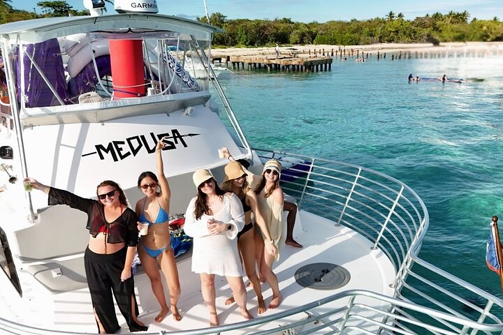 All Inclusive Snorkel and Slide Boat Tour: Icacos or Vieques