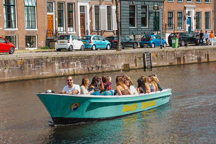 Groningen: Relaxing boat tour with unlimited drinks: 1.5 hours