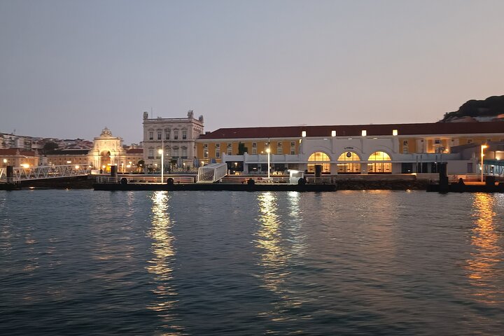 Cascais to Lisbon Sunset Cruise With Open Bar