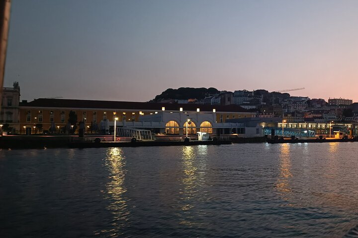 Cascais to Lisbon Sunset Cruise With Open Bar