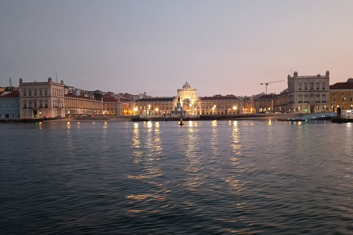 Cascais to Lisbon Sunset Cruise With Open Bar