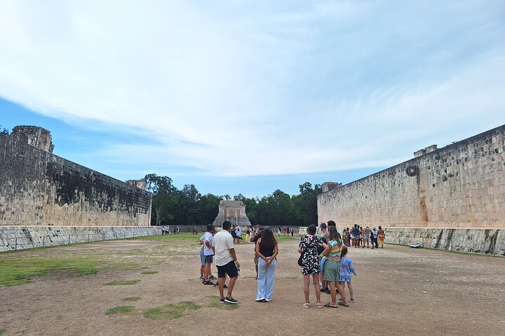 Chichen Itza: Tour with Expert Guide without lines!