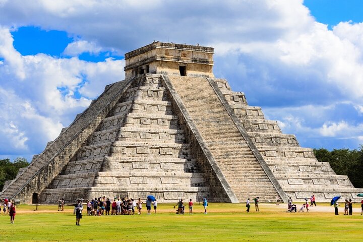 Chichen Itza, 2 cenotes Ik Kil and Hubiku, visit to Valladolid
