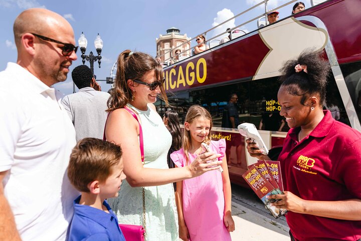 Chicago Hop-On Hop-Off Sightseeing Tour by Open-top Bus