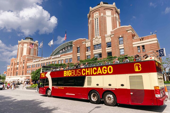 Chicago Hop-On Hop-Off Sightseeing Tour by Open-top Bus