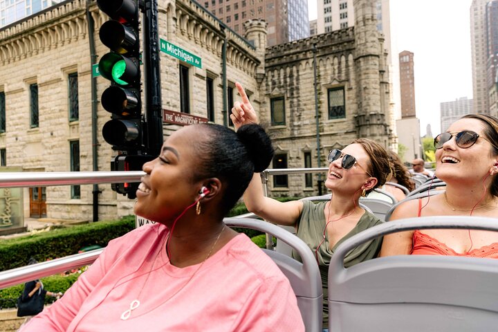 Chicago Hop-On Hop-Off Sightseeing Tour by Open-top Bus