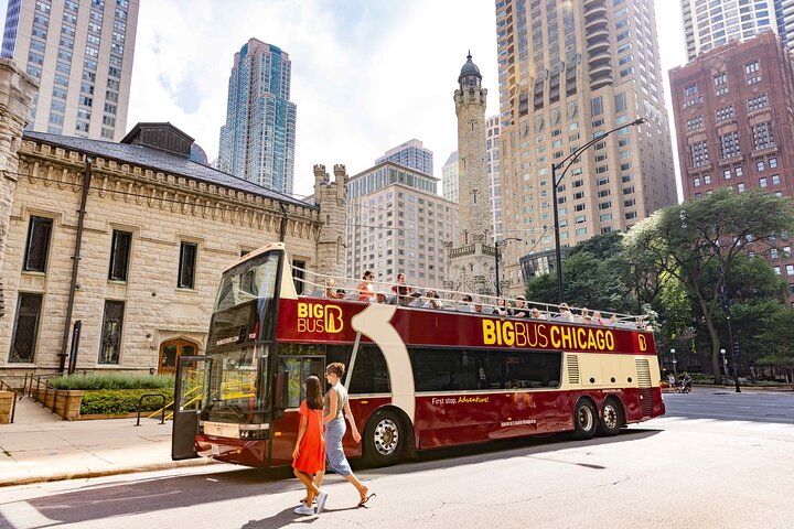 Chicago Hop-On Hop-Off Sightseeing Tour by Open-top Bus