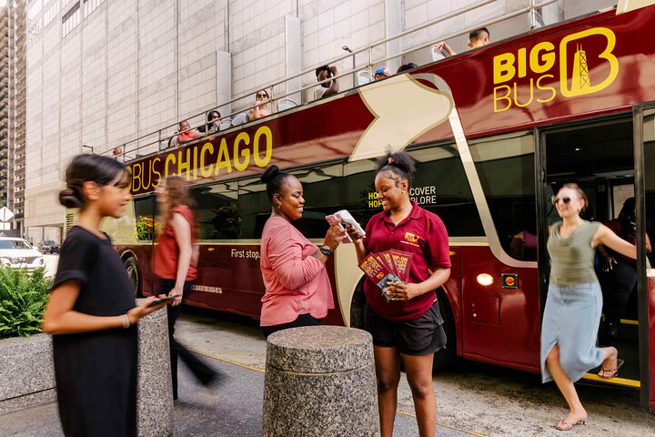 Chicago Hop-On Hop-Off Sightseeing Tour by Open-top Bus