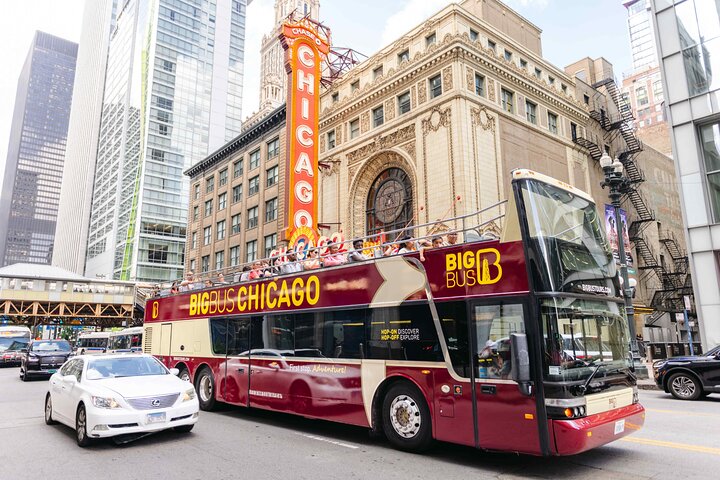 Chicago Hop-On Hop-Off Sightseeing Tour by Open-top Bus