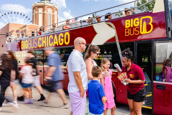 Chicago Hop-On Hop-Off Sightseeing Tour by Open-top Bus