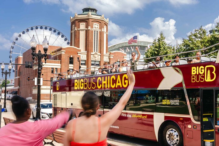 Chicago Hop-On Hop-Off Sightseeing Tour by Open-top Bus