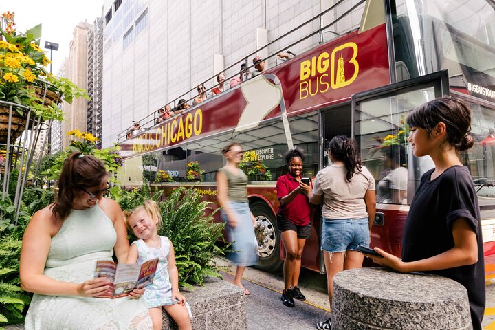 Chicago Hop-On Hop-Off Sightseeing Tour by Open-top Bus