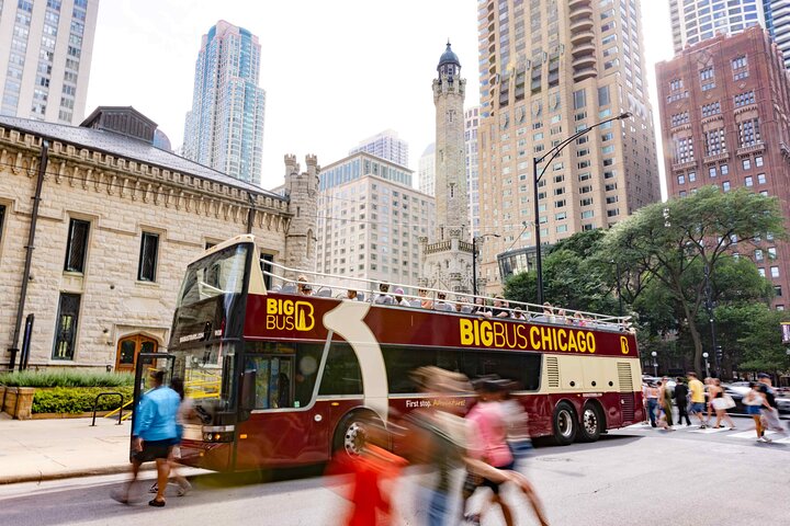 Chicago Hop-On Hop-Off Sightseeing Tour by Open-top Bus